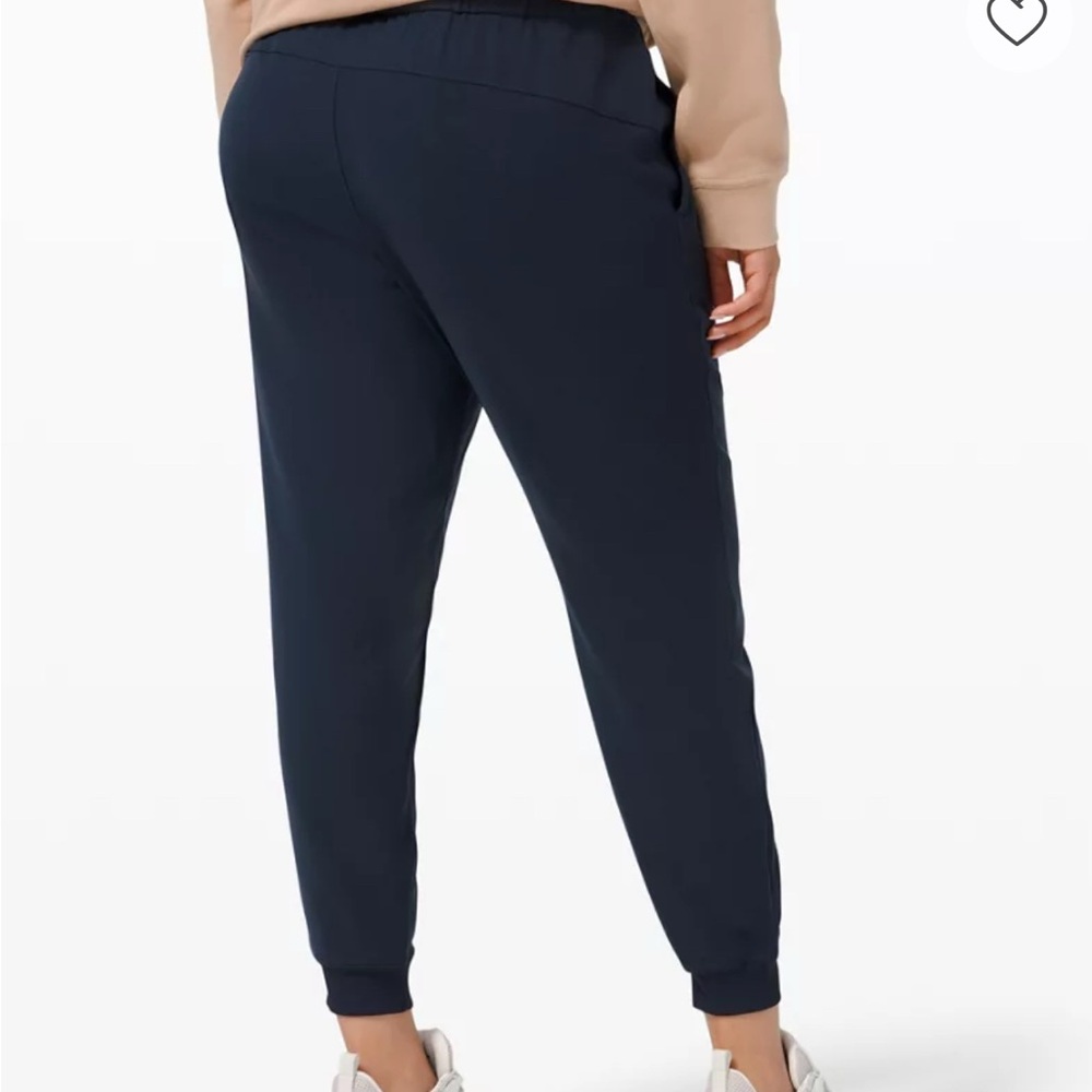 🍋Lululemon On the Fly Joggers in Navy - Picture 3 of 13